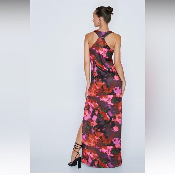 NastyGal Abstract Print Deep Plunge Maxi Dress. - Picture 3 of 4